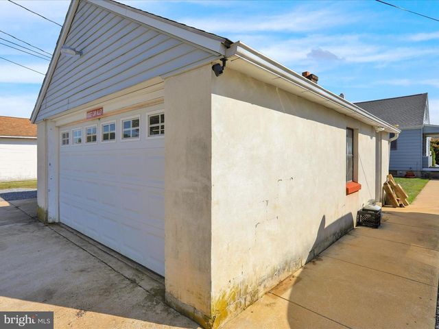 235 W RACE ST, Fleetwood, PA 19522