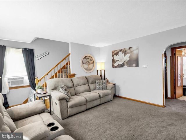 235 W RACE ST, Fleetwood, PA 19522