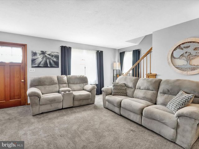 235 W RACE ST, Fleetwood, PA 19522