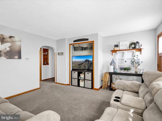 235 W RACE ST, Fleetwood, PA 19522
