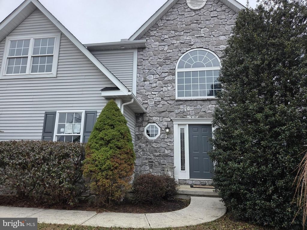 114 FARM VIEW CT, Douglassville, PA 19518