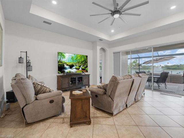 3271 Baravaldo CIR, Cape Coral, FL 33909