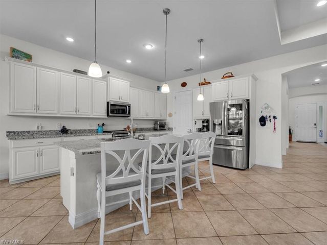 3271 Baravaldo CIR, Cape Coral, FL 33909