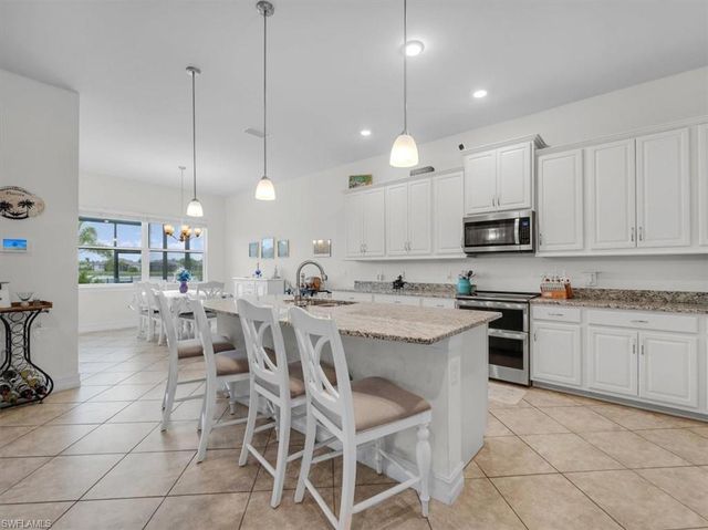 3271 Baravaldo CIR, Cape Coral, FL 33909