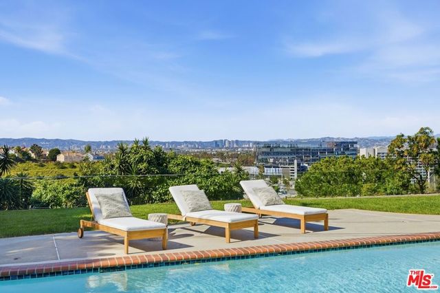 6321 Riggs Place, Los Angeles, CA 90045