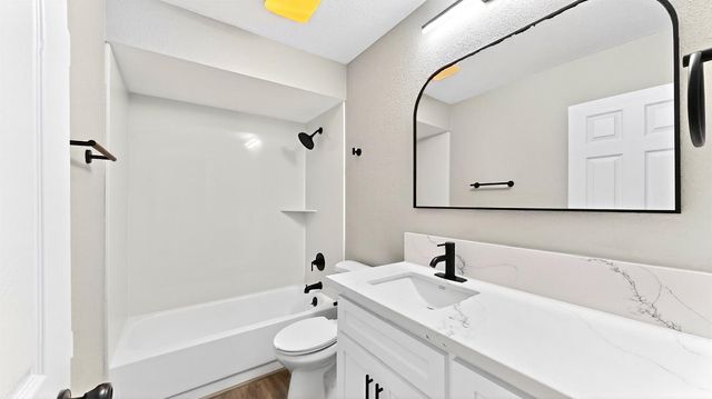 990 Shawnan Dr, Turlock, CA 95380