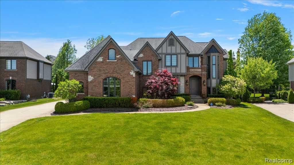 2885 Ambleside Court, Oakland Charter Township, MI 48306