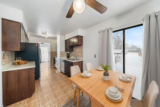 302 Linden Lane, Wheeling, IL 60090