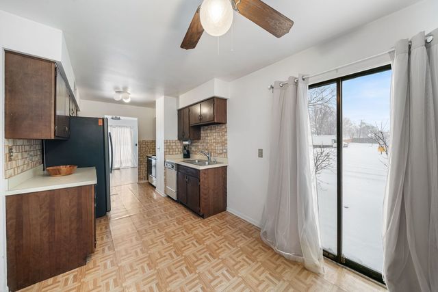 302 Linden Lane, Wheeling, IL 60090