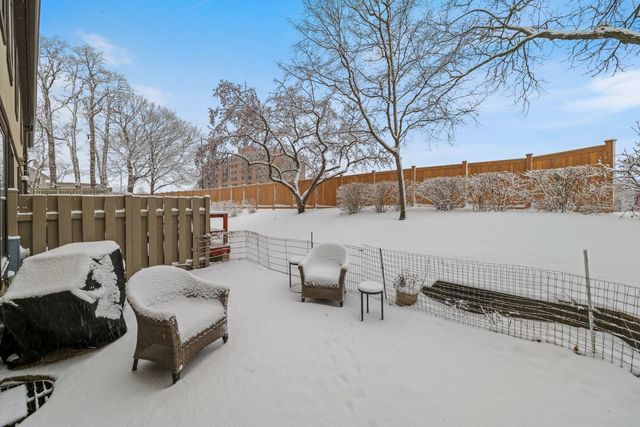 302 Linden Lane, Wheeling, IL 60090