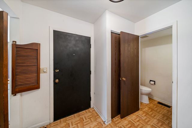 302 Linden Lane, Wheeling, IL 60090