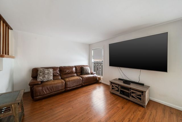 302 Linden Lane, Wheeling, IL 60090