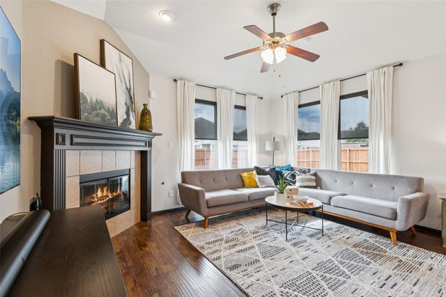 1121 Crest Meadow Drive, Fort Worth, TX 76052