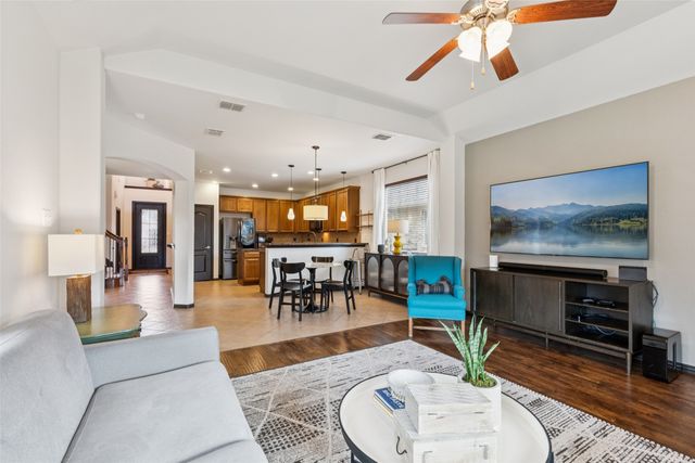 1121 Crest Meadow Drive, Fort Worth, TX 76052