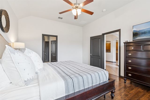 1121 Crest Meadow Drive, Fort Worth, TX 76052