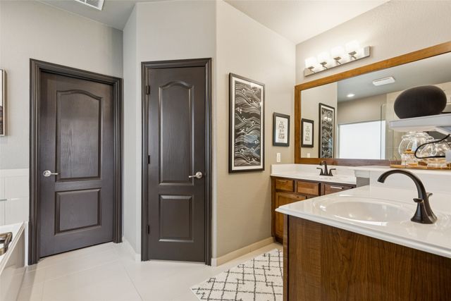 1121 Crest Meadow Drive, Fort Worth, TX 76052