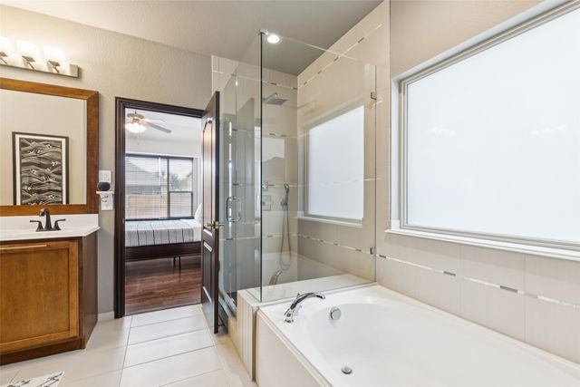 1121 Crest Meadow Drive, Fort Worth, TX 76052