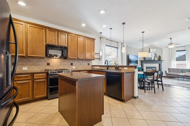 1121 Crest Meadow Drive, Fort Worth, TX 76052