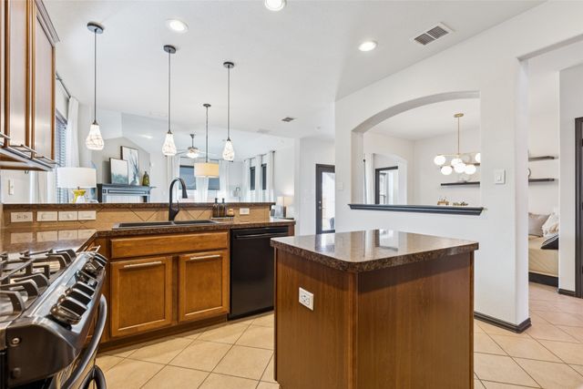 1121 Crest Meadow Drive, Fort Worth, TX 76052