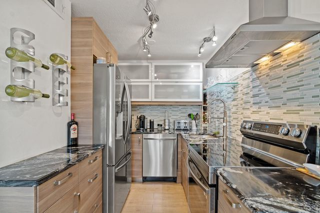 5215 COQUINA KEY DRIVE SE A, St Petersburg, FL 33705