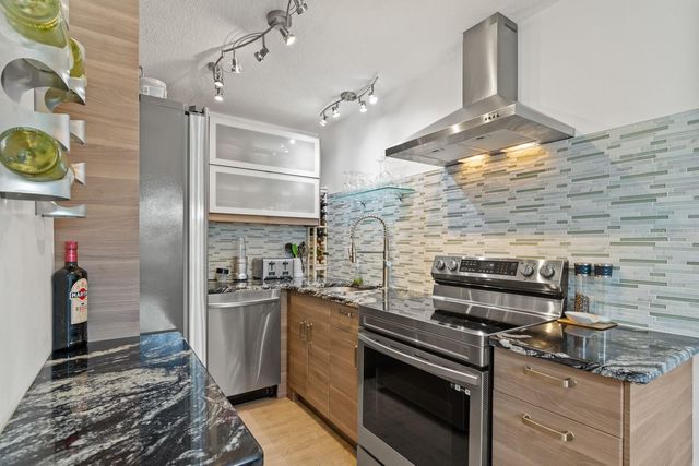 5215 COQUINA KEY DRIVE SE A, St Petersburg, FL 33705