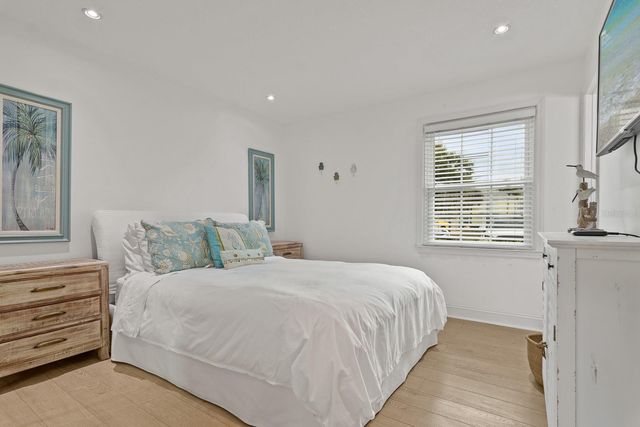 5215 COQUINA KEY DRIVE SE A, St Petersburg, FL 33705