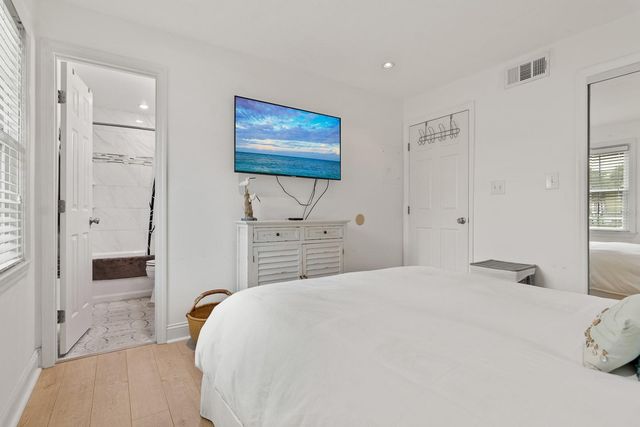 5215 COQUINA KEY DRIVE SE A, St Petersburg, FL 33705