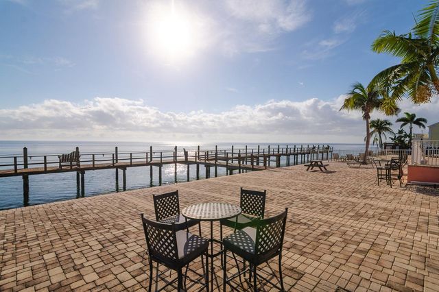 5215 COQUINA KEY DRIVE SE A, St Petersburg, FL 33705