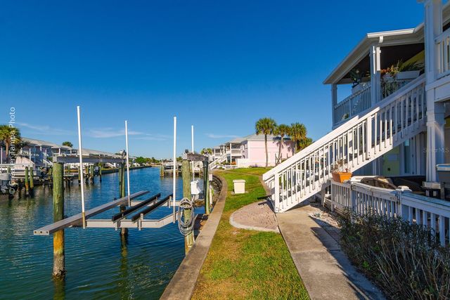 5215 COQUINA KEY DRIVE SE A, St Petersburg, FL 33705