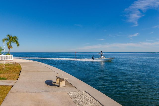 5215 COQUINA KEY DRIVE SE A, St Petersburg, FL 33705