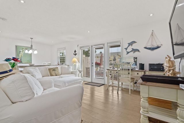 5215 COQUINA KEY DRIVE SE A, St Petersburg, FL 33705