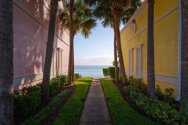 5215 COQUINA KEY DRIVE SE A, St Petersburg, FL 33705