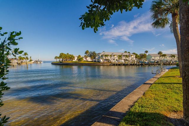 5215 COQUINA KEY DRIVE SE A, St Petersburg, FL 33705