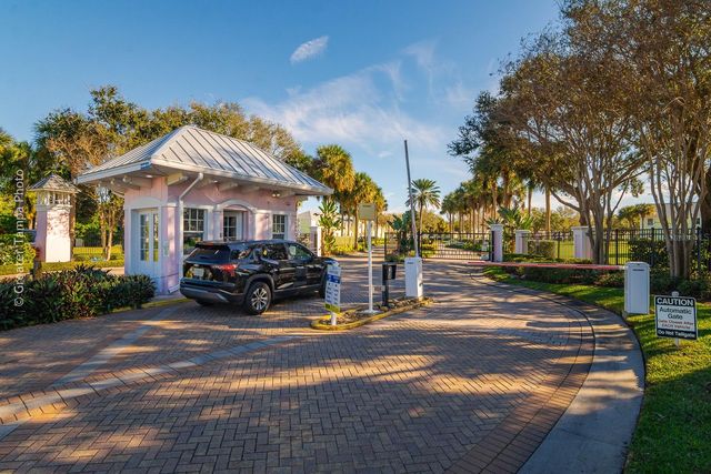 5215 COQUINA KEY DRIVE SE A, St Petersburg, FL 33705