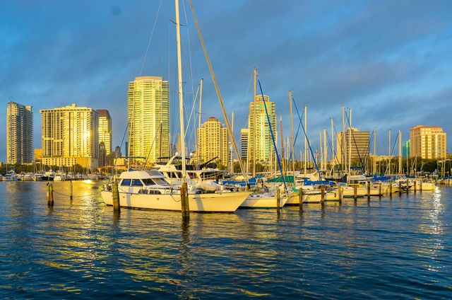 5215 COQUINA KEY DRIVE SE A, St Petersburg, FL 33705