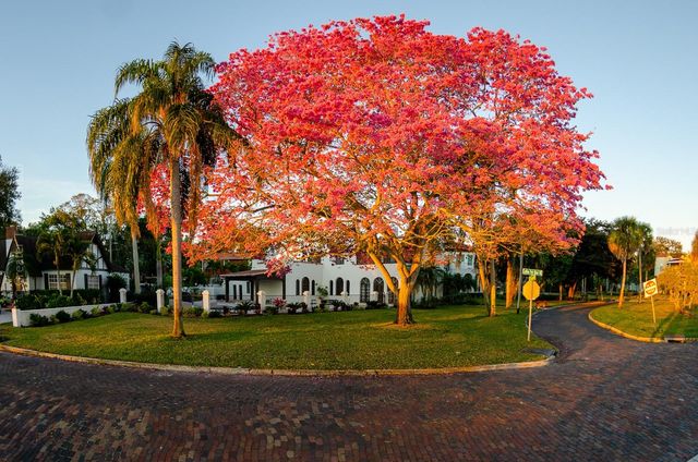 5215 COQUINA KEY DRIVE SE A, St Petersburg, FL 33705