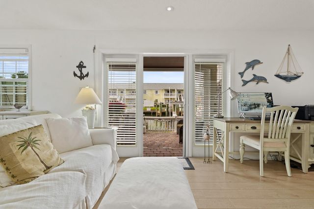 5215 COQUINA KEY DRIVE SE A, St Petersburg, FL 33705