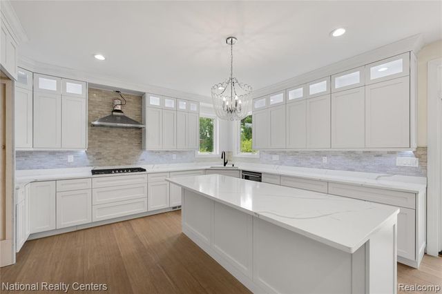 5245 Buell Drive, Commerce Twp, MI 48382