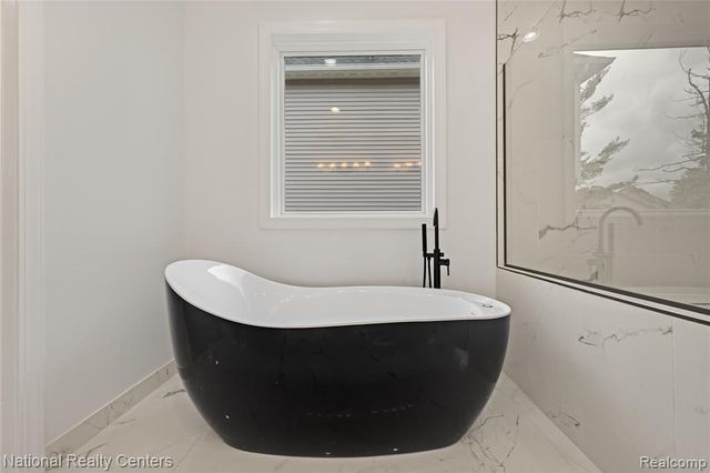 5245 Buell Drive, Commerce Twp, MI 48382