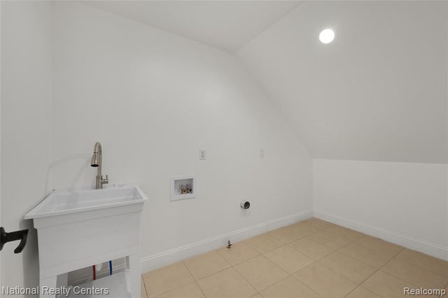 5245 Buell Drive, Commerce Twp, MI 48382