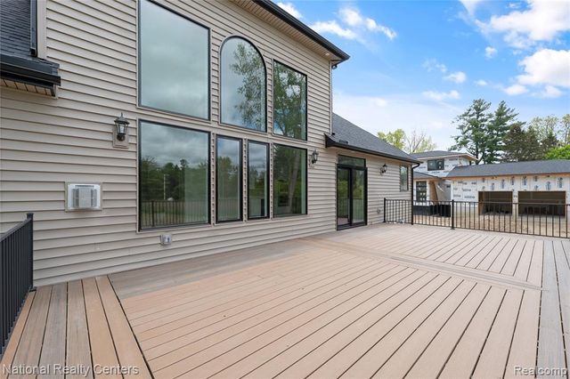 5245 Buell Drive, Commerce Twp, MI 48382