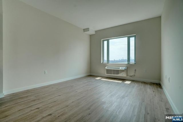 69 Main Street 1502, Fort Lee, NJ 07024