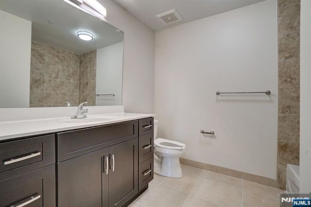 69 Main Street 1502, Fort Lee, NJ 07024