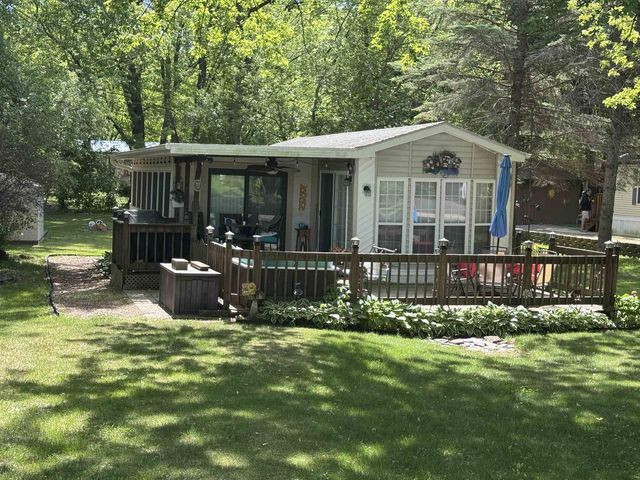 208 Hillside Drive, Edgerton, WI 53534