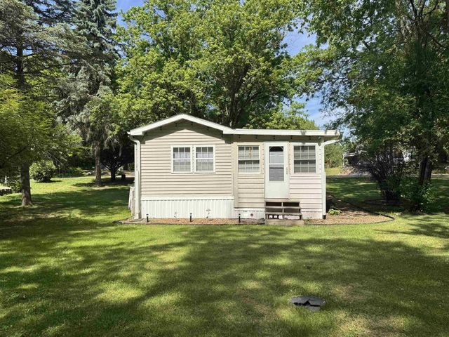 208 Hillside Drive, Edgerton, WI 53534