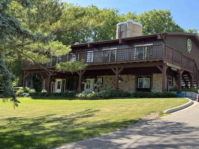 208 Hillside Drive, Edgerton, WI 53534