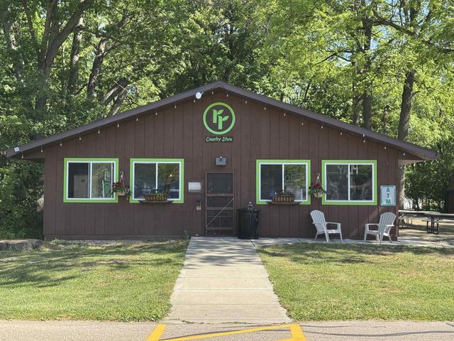 208 Hillside Drive, Edgerton, WI 53534