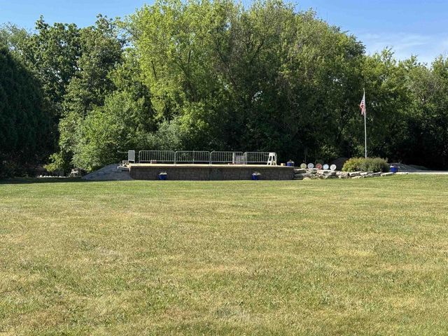 208 Hillside Drive, Edgerton, WI 53534