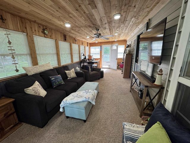 208 Hillside Drive, Edgerton, WI 53534