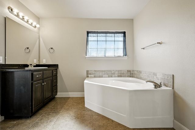 739 Sheridan, Carthage, MO 64836